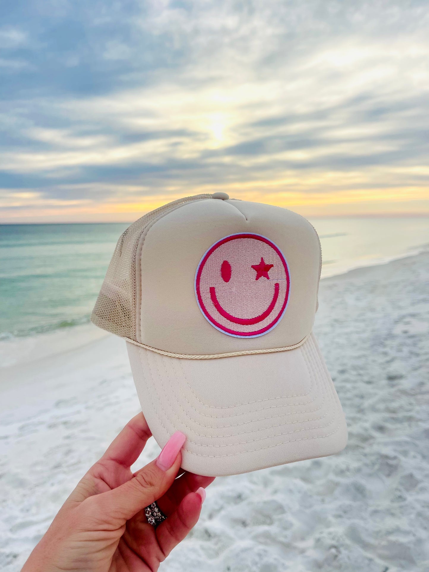 Sand Winky Face Trucker